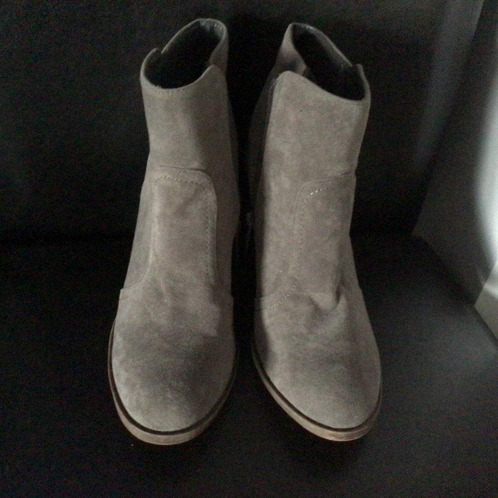 Breckelle’s size 8 Gray Fashion Boots